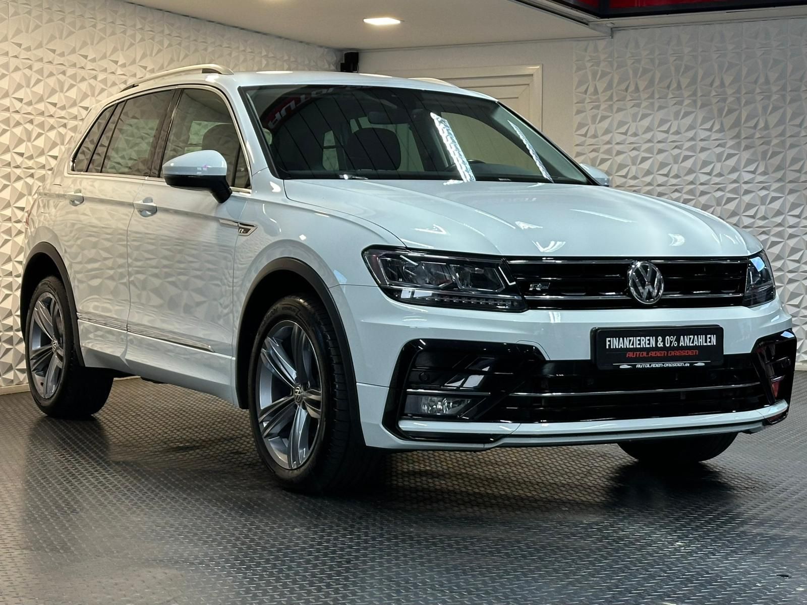 VW Tiguan 2.0TDI R LINE 4M* LED#SHZ#ACC#NAVI#SPUR - Image 2