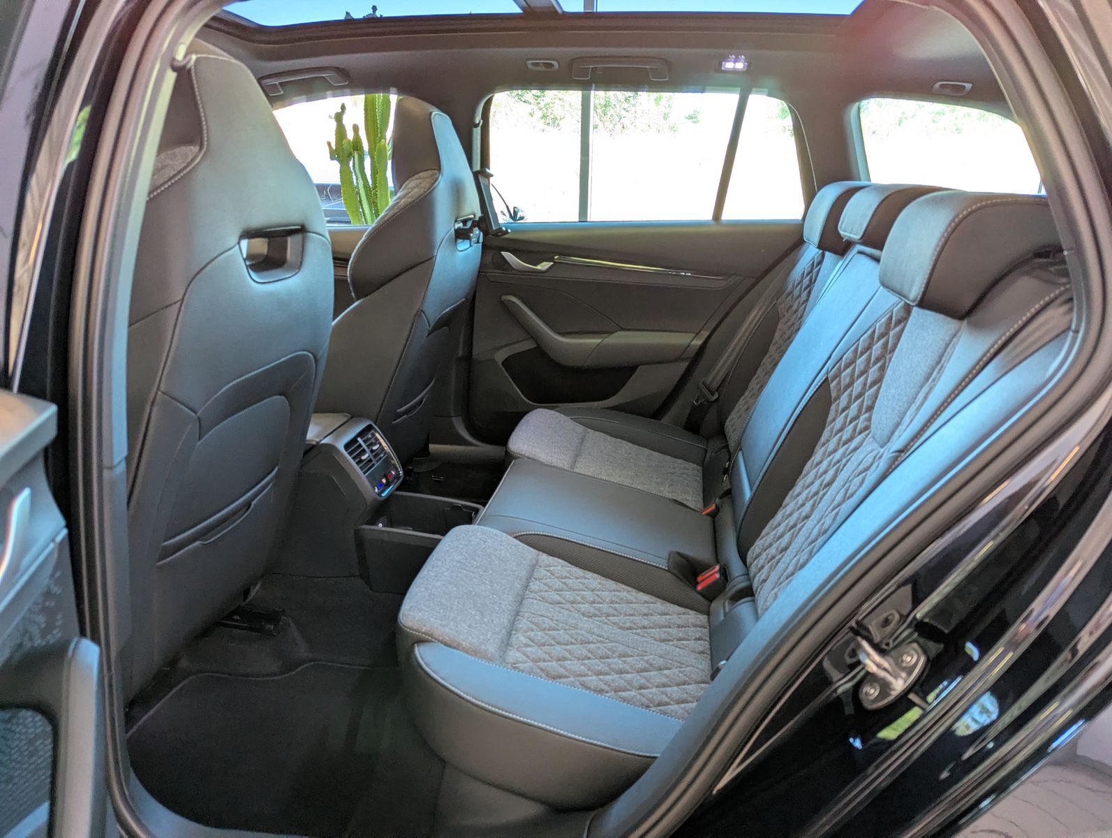 Fahrzeugabbildung SKODA Octavia 2.0 TDI Sportline Canton Matrix Pano 5J