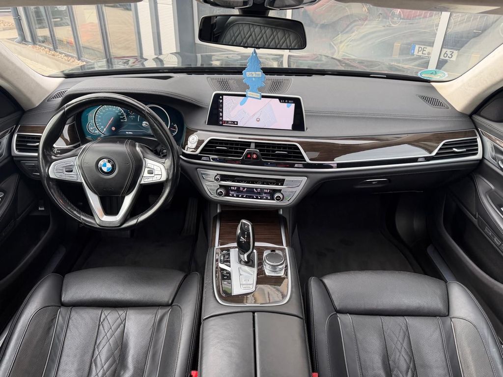 Image of BMW 730