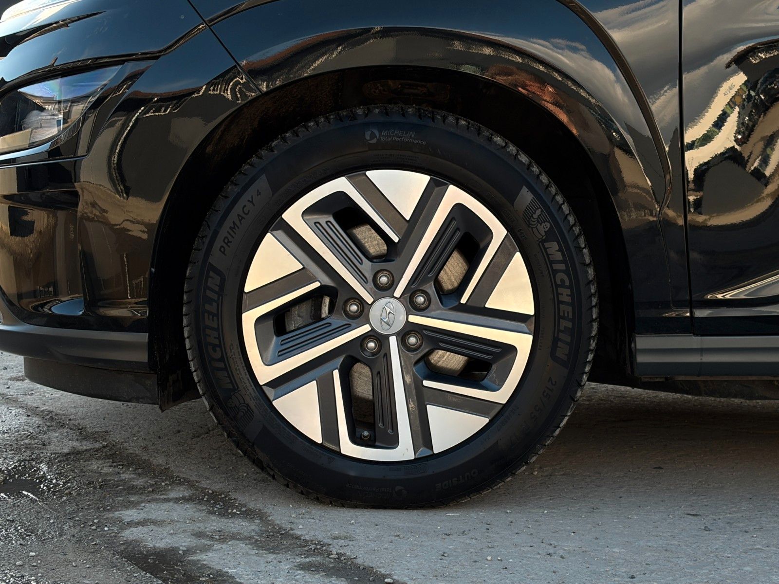 Fahrzeugabbildung Hyundai KONA E Edition 30+ Wärmepumpe CarPlay KRELL LHZ