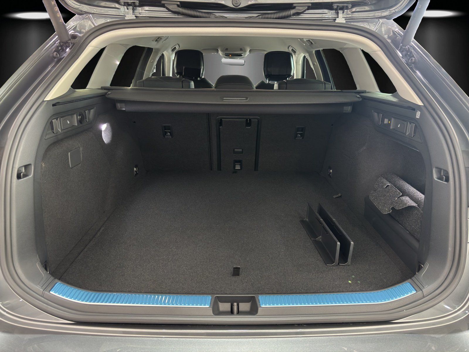 Fahrzeugabbildung SKODA Superb Combi L&K 1,5 TSI iV 150 kW DSG