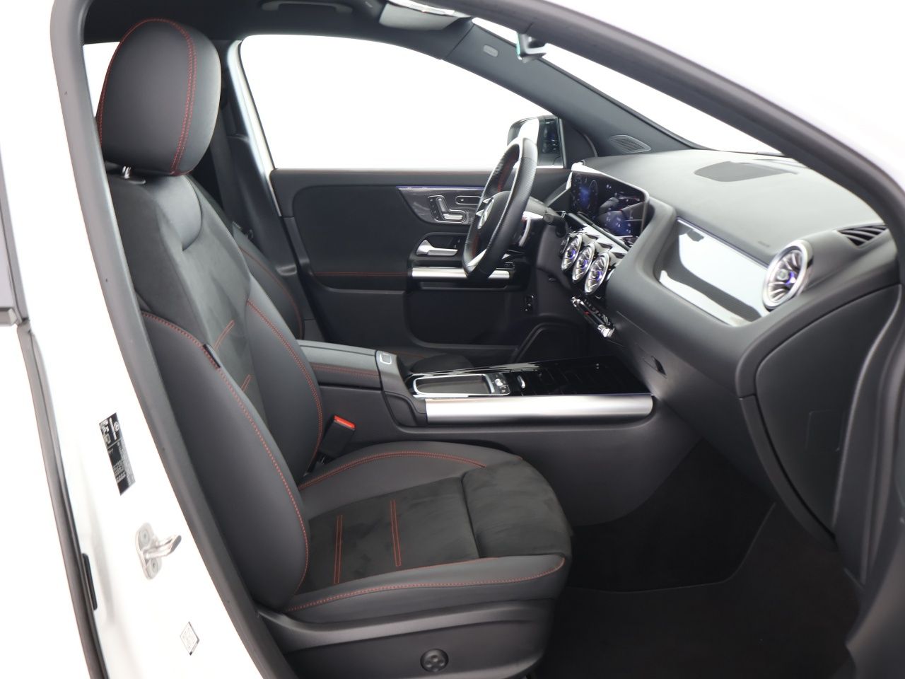 Mercedes-Benz GLA 180 Edition AMG AHK Distr. 360 Multibeam LED foto 10