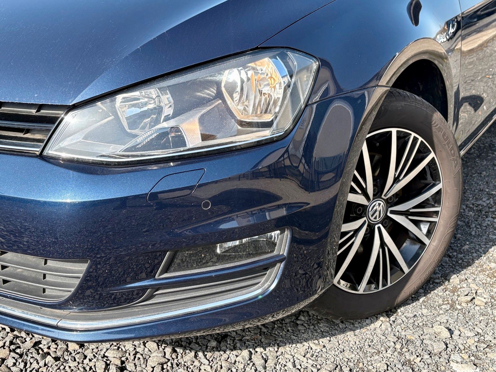 Fahrzeugabbildung Volkswagen Golf VII 1.6 TDI Allstar Navi AHK 2.HD SCHECKHFT