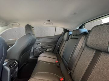 Peugeot 408 - 8
