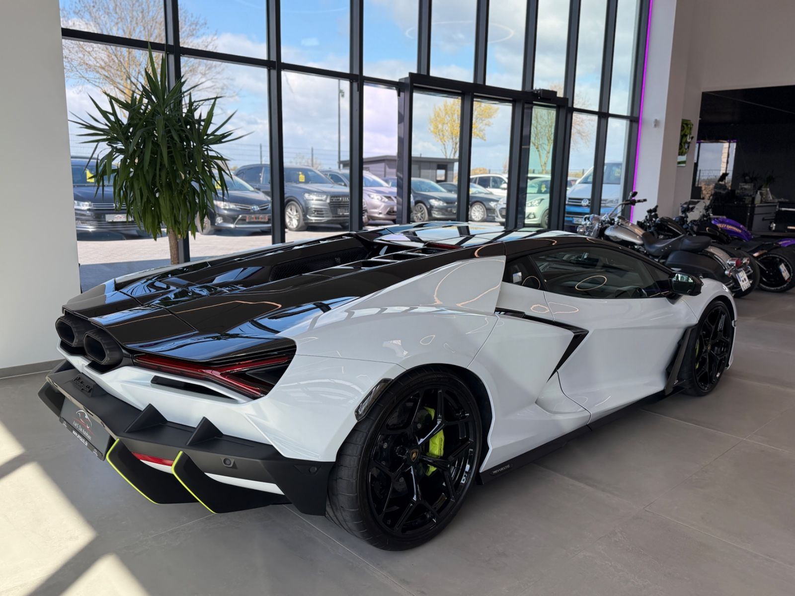 Revuelto V12 Full Carbon Lift Sonus