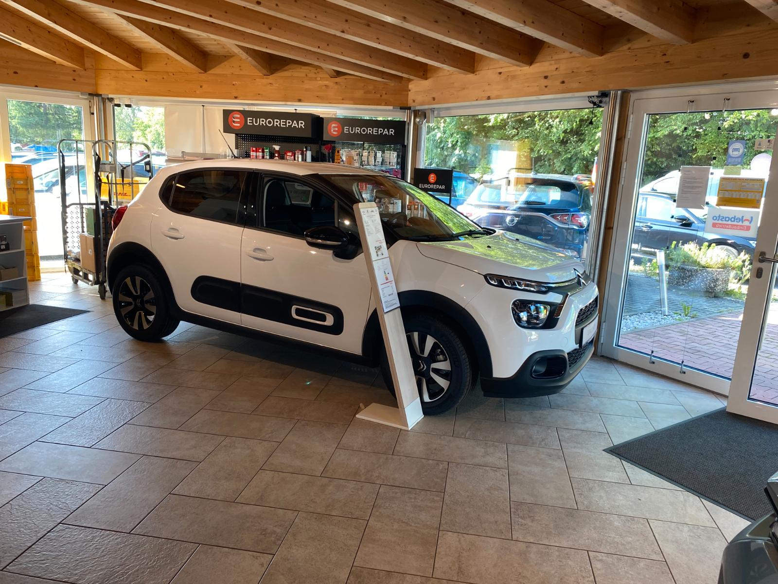 showroom-image-top