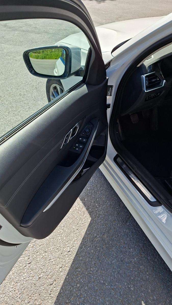 BMW 318d Sport Line Sport Line, Navi, Live Cockpit..