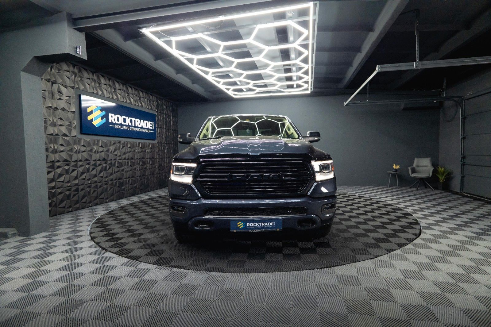 Fahrzeugabbildung Dodge RAM 5.7 V8 HEMI 4x4 NIGHT-Paket LARAMIE 22 Zoll
