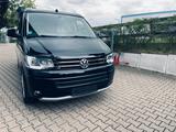 Volkswagen T5 California 4Motion - Volkswagen T6 California: Schwarz