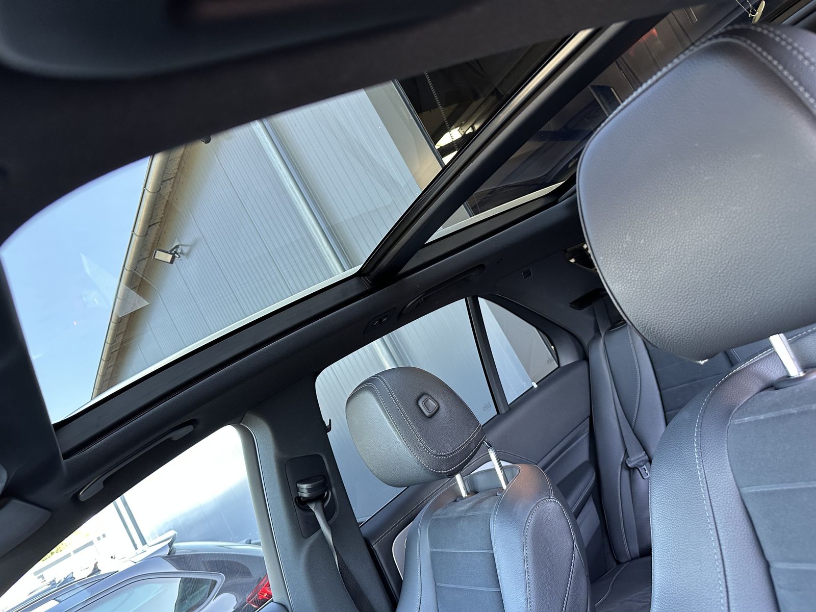 Fahrzeugabbildung Mercedes-Benz GLE 350d 4Matic AMG-Line NAV+LED+AHK+PANO+DISTRO