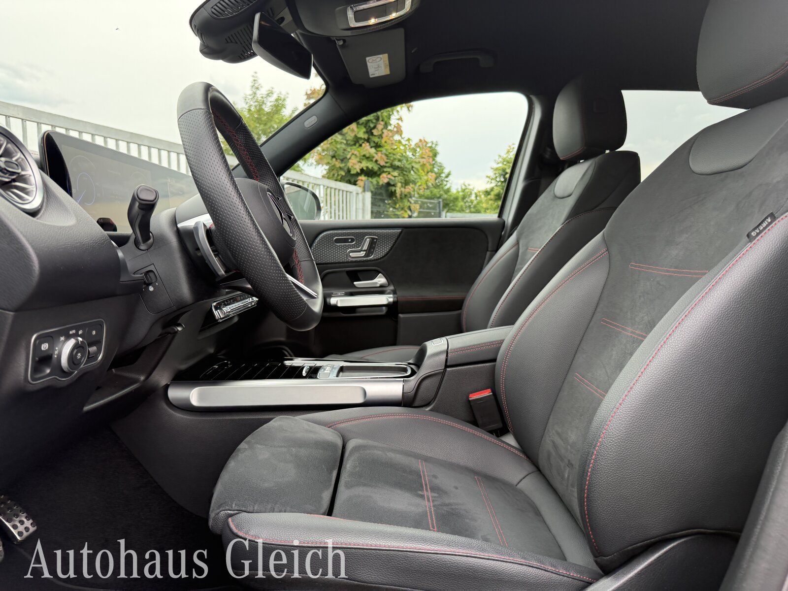 Fahrzeugabbildung Mercedes-Benz EQB 250 + AMG Line Navi/KEYLESS-Go-Paket/Klima
