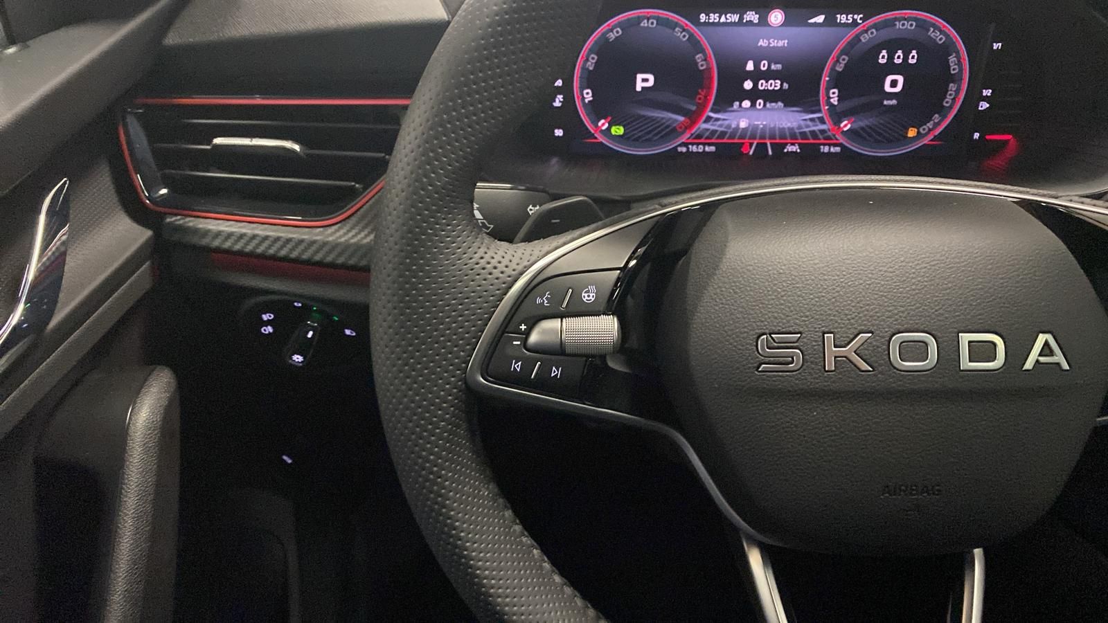 Fahrzeugabbildung SKODA Kamiq Monte Carlo 1.5TSI DSG+AHK+MATRIX+PANO+ACC