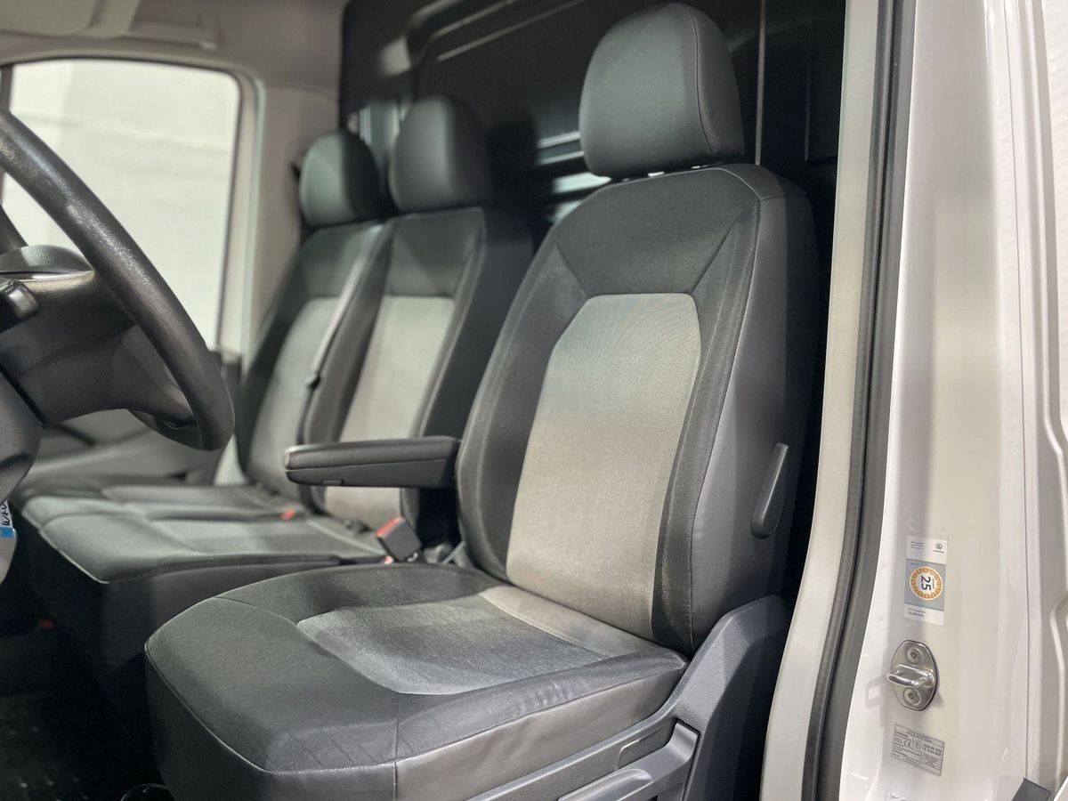 Fahrzeugabbildung Volkswagen Crafter Kasten 35 mittell Hochdach  #Kamera#AHK