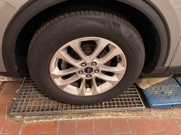 Ford Kuga - 12