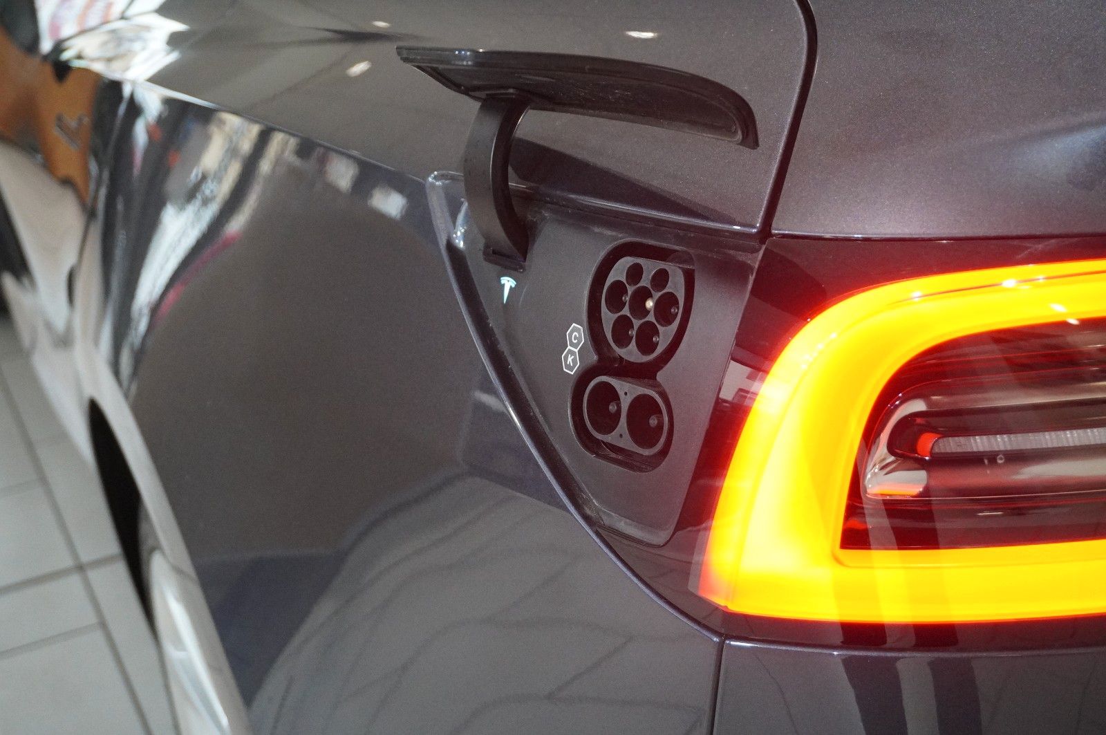 Fahrzeugabbildung Tesla Model 3 LONGRANGE DUAL-MOTOR NAVI/KAMERA/SH/PANO