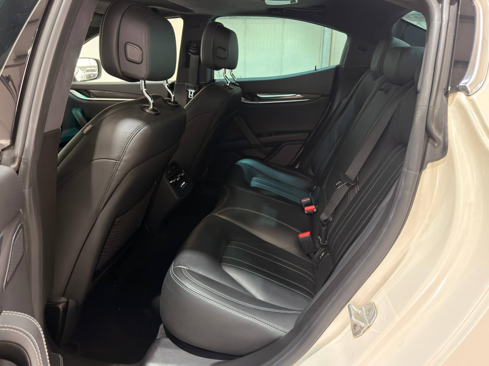 Maserati Ghibli SQ4 3.0 V6 409 ch • BVA • 4x4 • Cuir • Toit Panoramique