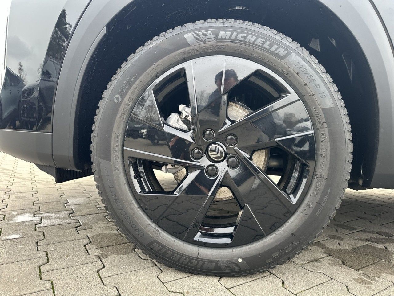 Fahrzeugabbildung Citroën C5 Aircross Hybrid 145 Doppelkupplung PLUS - mit KI generiert/bearbeitet