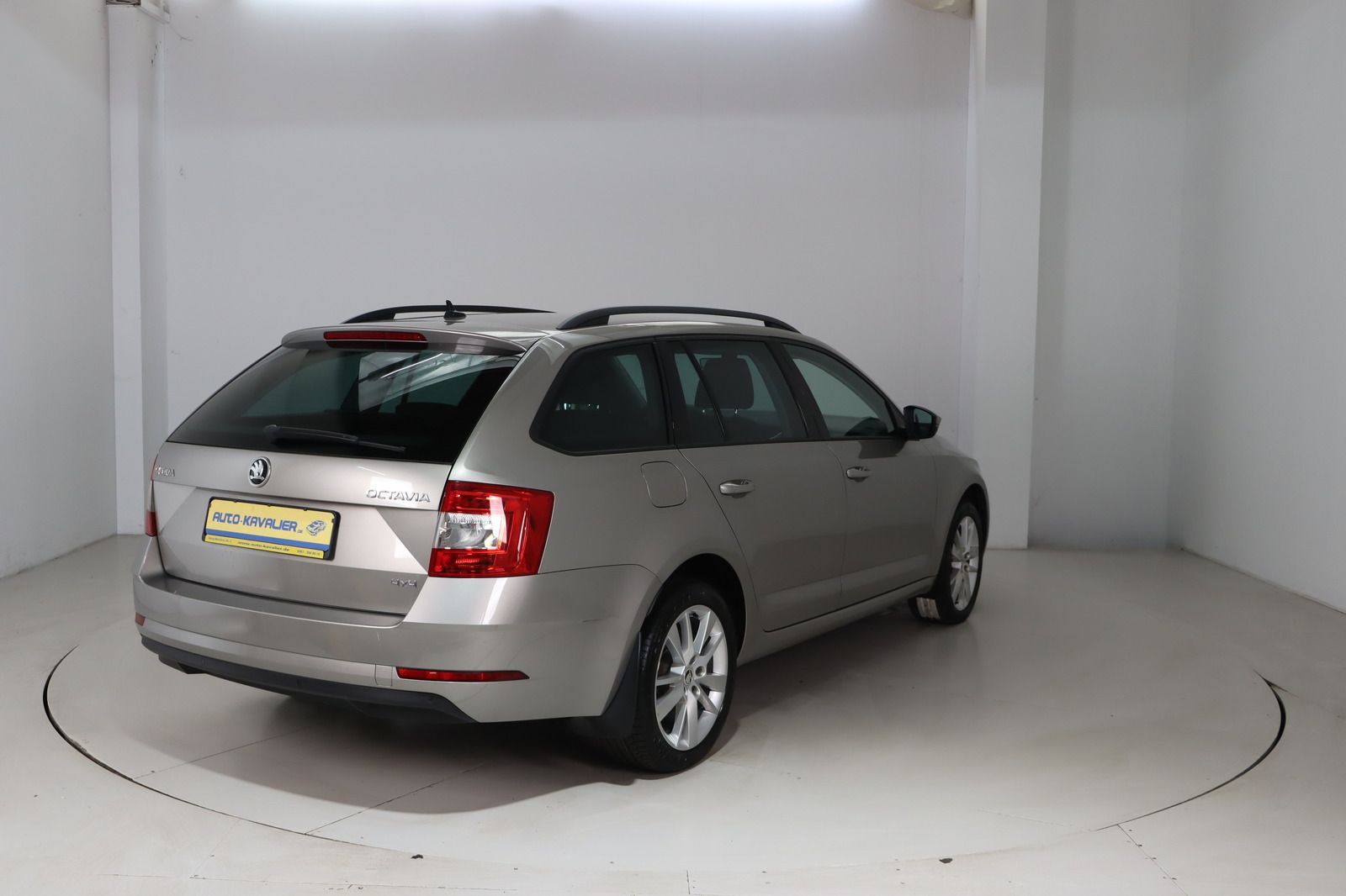 Fahrzeugabbildung SKODA Octavia Combi 2.0 TDI 4 x4 1. Hand Ambition