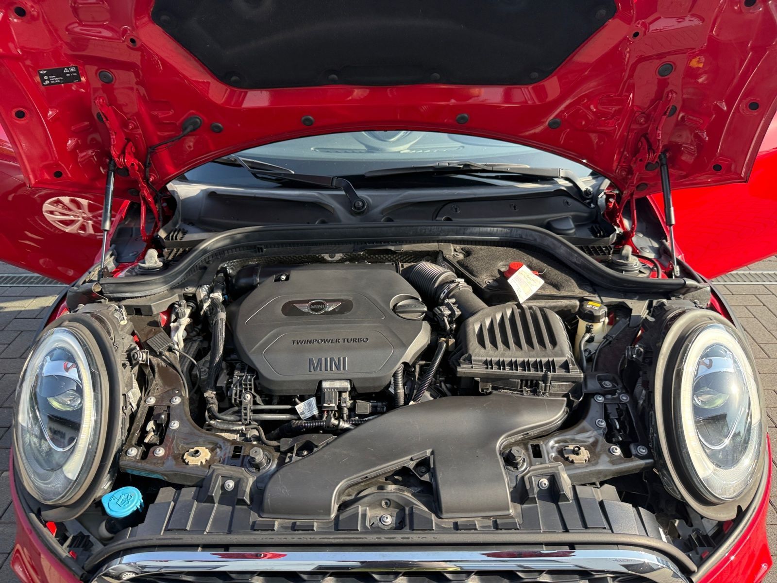 Fahrzeugabbildung MINI Cooper SD Mini Cooper SD *HEAD-UP*HARMAN*RFK