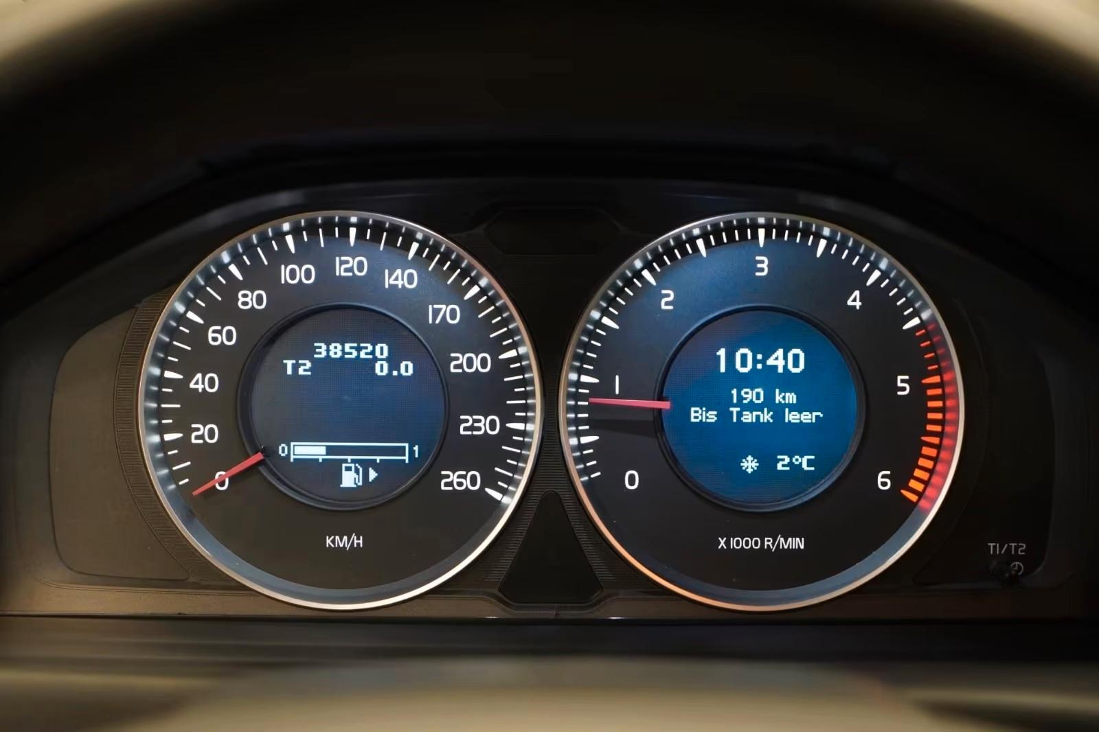 Volvo V70 1.6 D 114 ch Kinetic • 38 500 km • 1ère Main - Toit ouvrant • GPS • Clim bizone • Sièges chauffants
