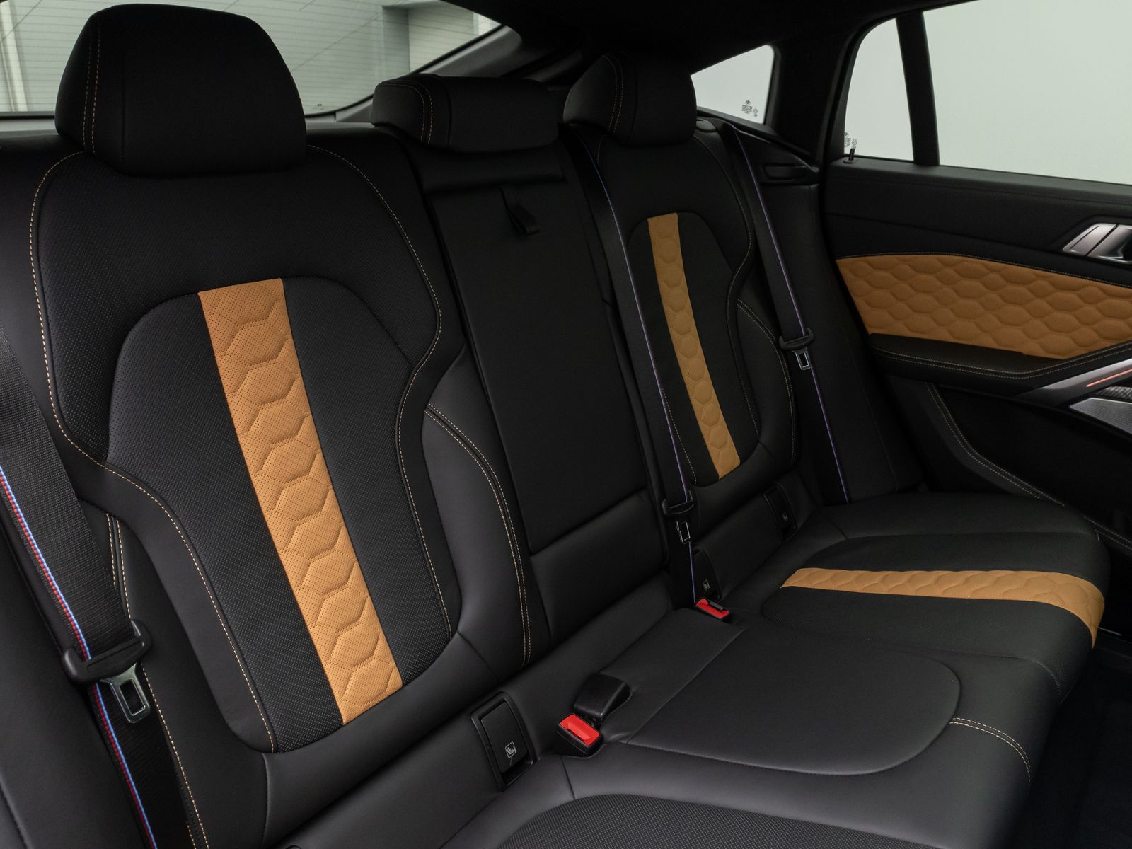 Fahrzeugabbildung BMW X6 M Panorama 360°Laser B&W Massage SoftCl AHK