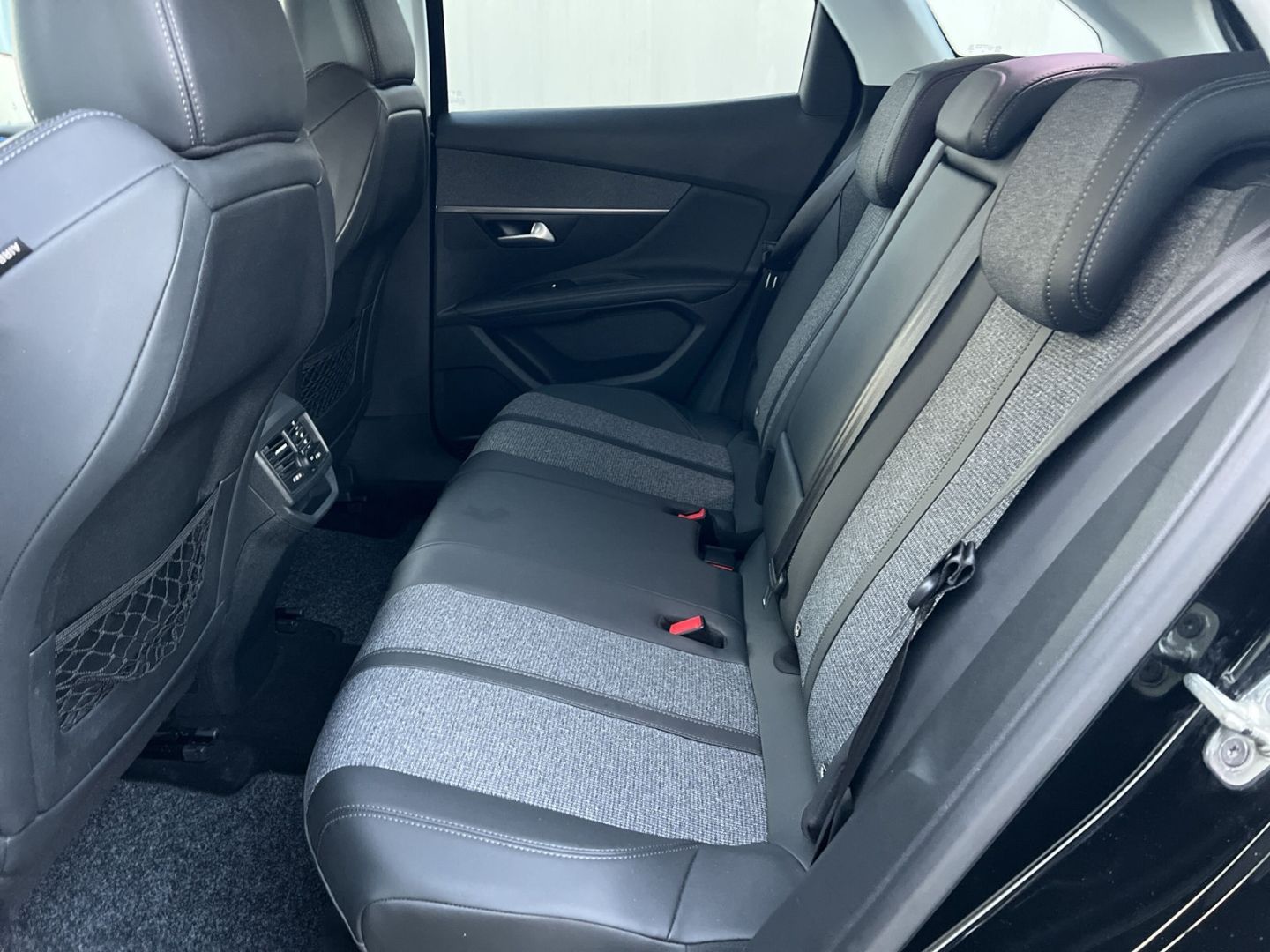 Fahrzeugabbildung Peugeot 3008 Allure PureTech 180 1.6 AHK-abn. Navi