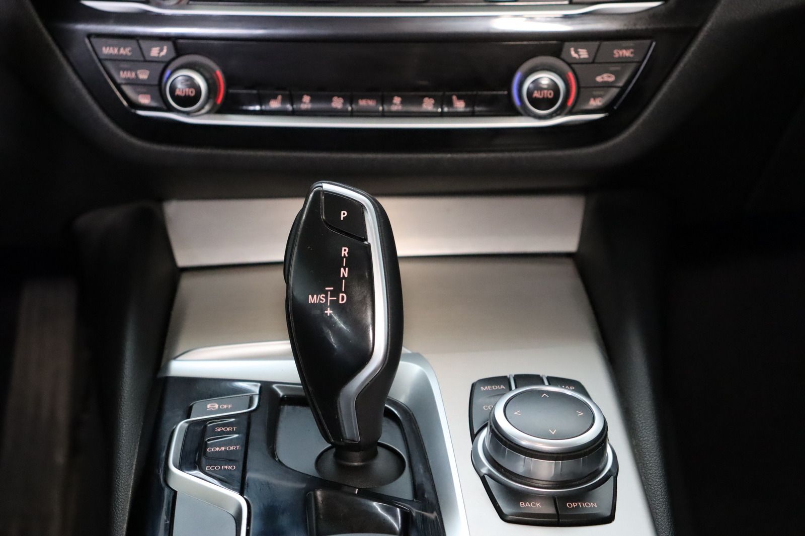 Fahrzeugabbildung BMW 530 d xDrive Sport Line * LED * HUD * Touring