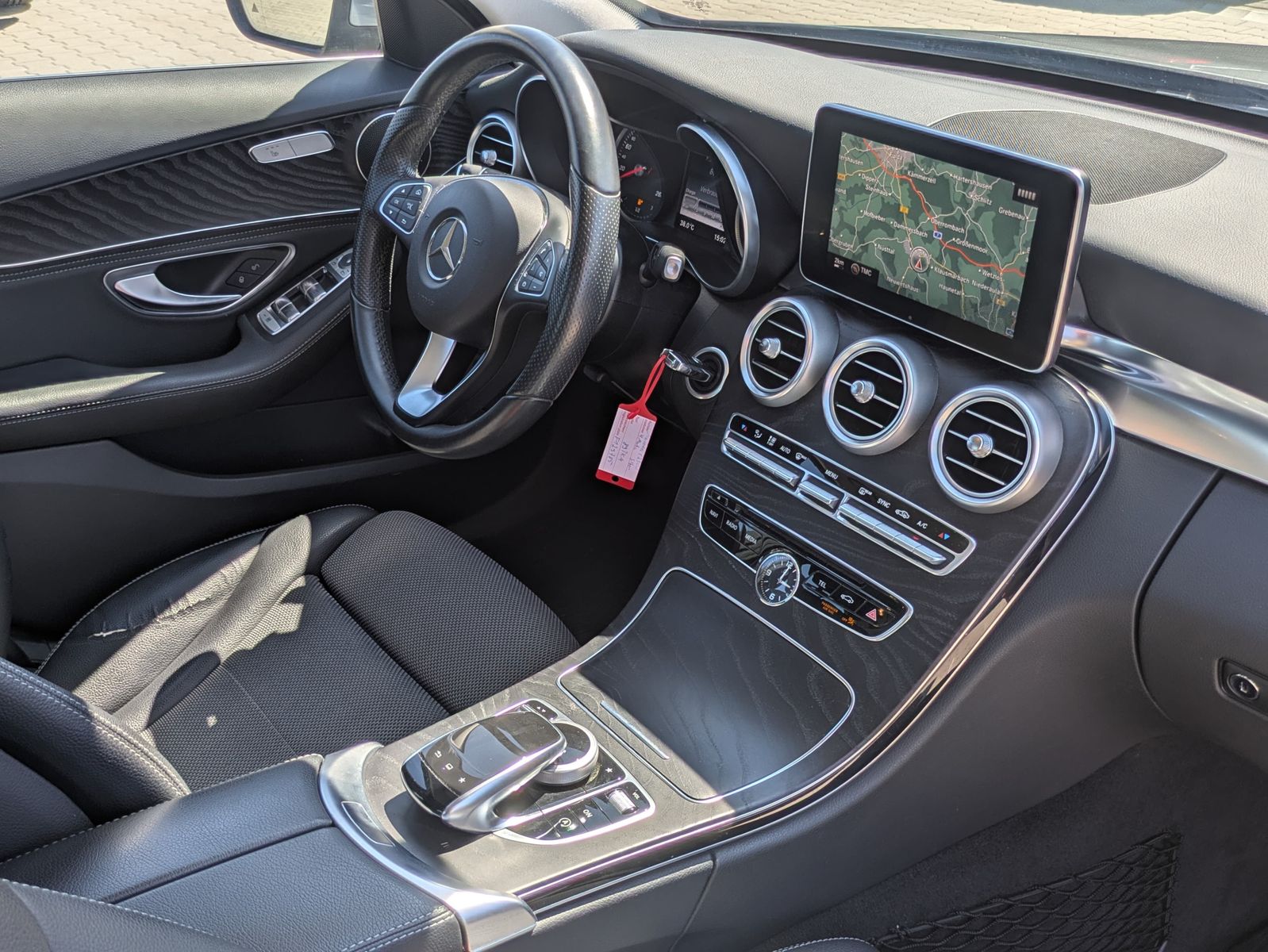 Illustration du véhicule Mercedes-Benz C 250 d BlueTec AVANTGARDE 4Matic ACC/KAM/LED