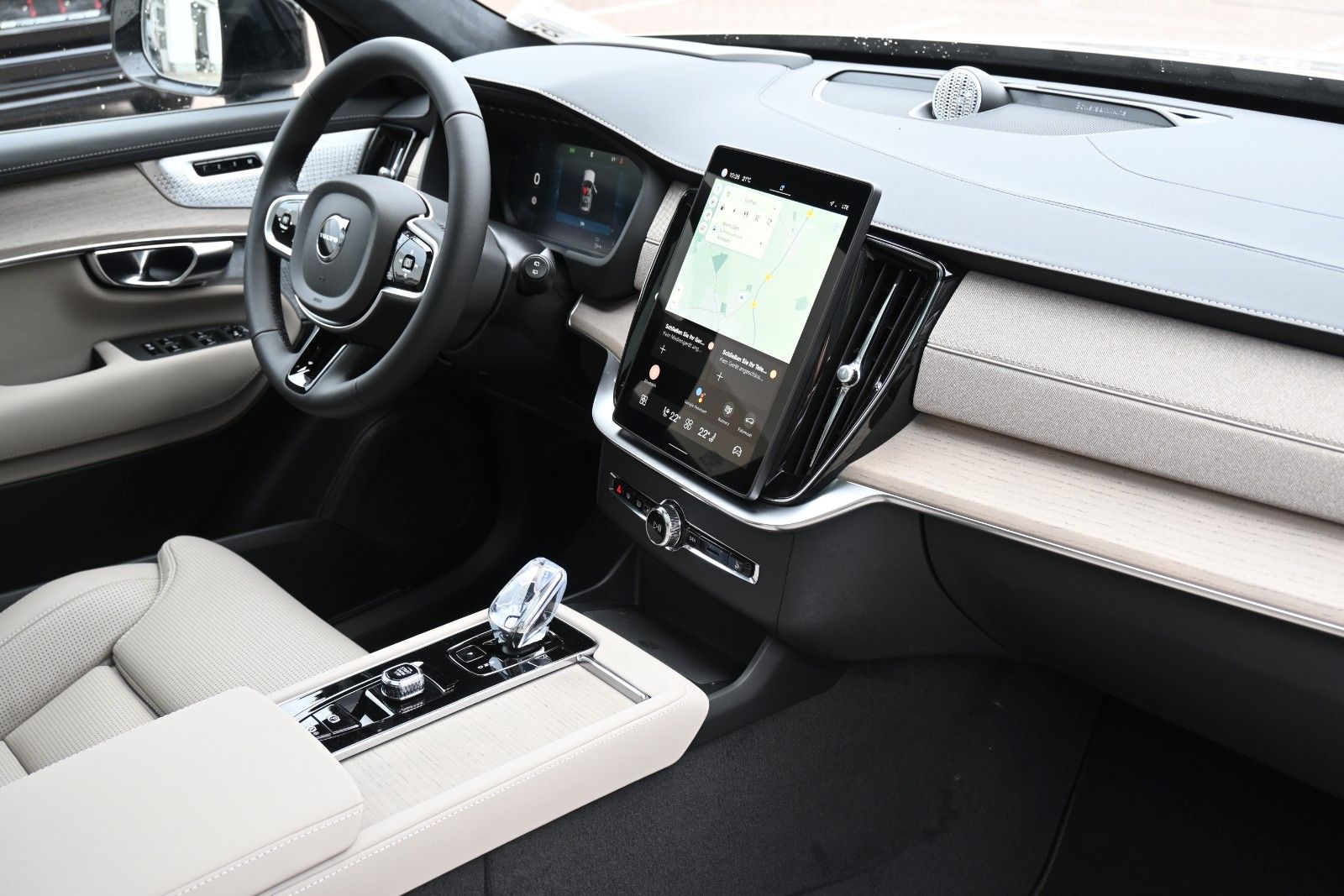 Fahrzeugabbildung Volvo XC90 T8 AWD Ultra Dark´*STDHZG*360°*LUFT*ACC*AHK