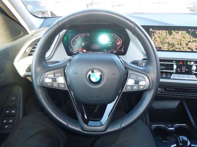 Fahrzeugabbildung BMW 118 i Advantage >AUT/LED/PDC/SHZ<