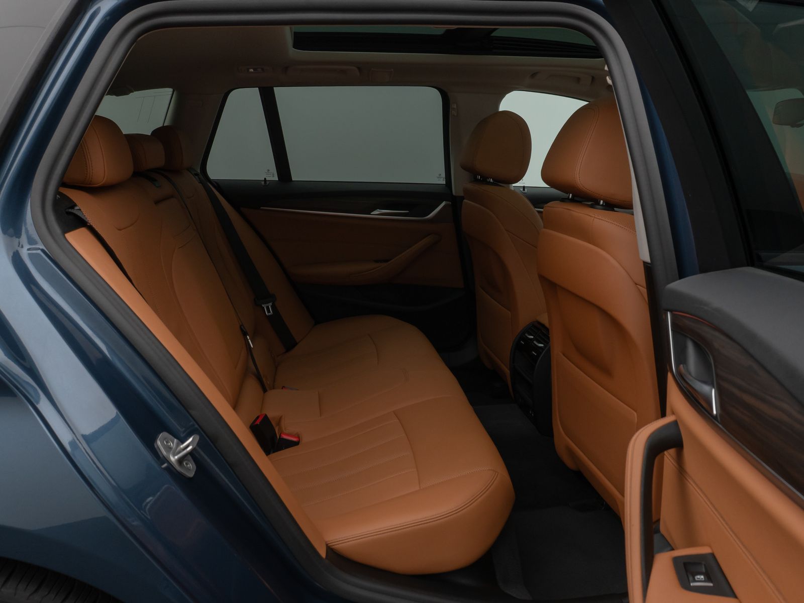 Fahrzeugabbildung BMW 530e Panorama Kamera HUD DAB HiFi Alarm Sport