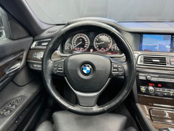 BMW 750 - 10