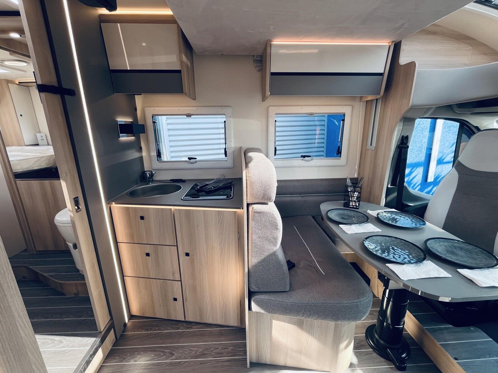 Fahrzeugabbildung NobelART T 6000 Ford