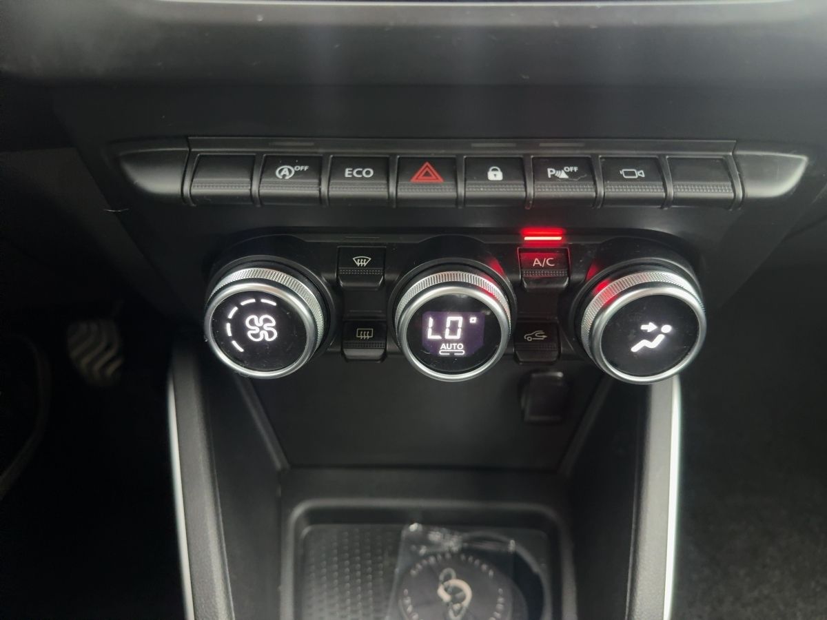 Fahrzeugabbildung Dacia Duster Adventure TCe 150 *leichter Hagelschaden*