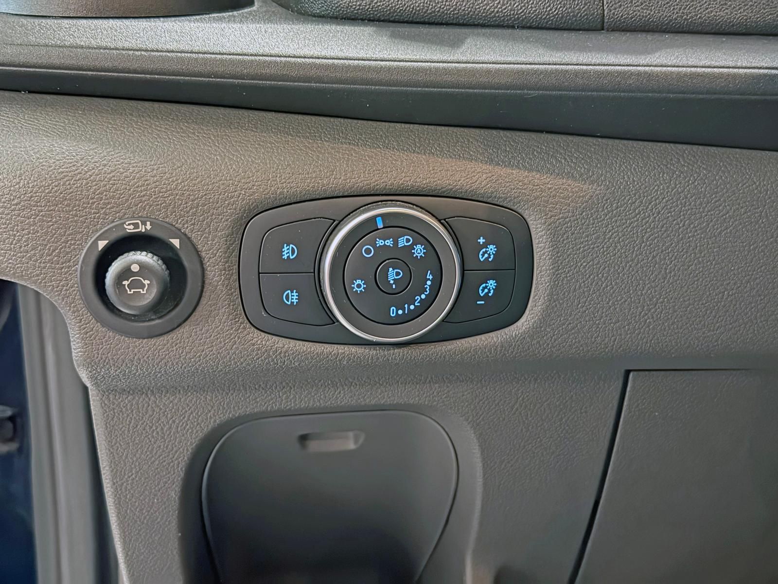 Fahrzeugabbildung Ford TRANSIT 350 L3H2 MIXTO/7-SITZE/R-CAM/PDC/CARPLAY