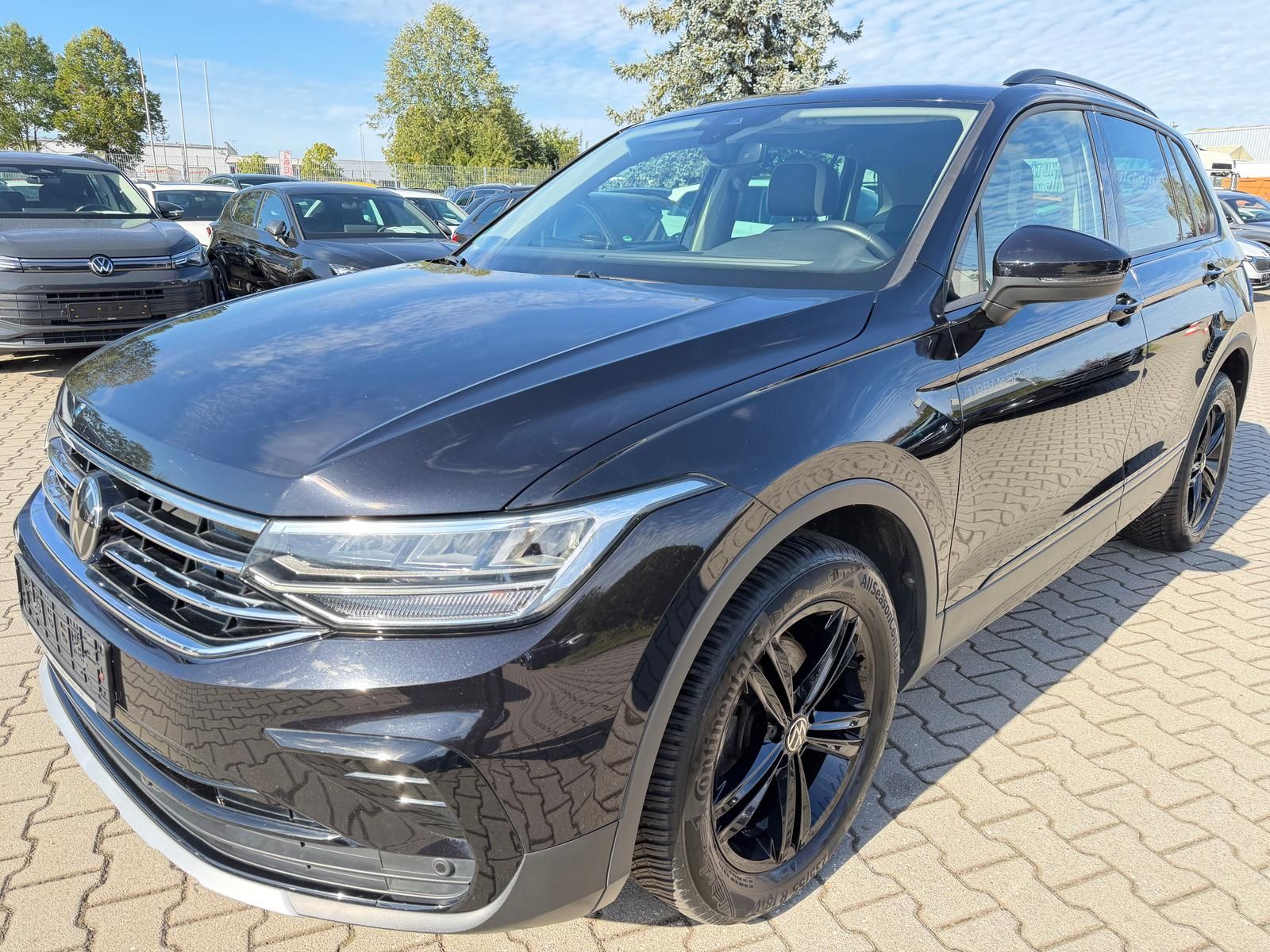 Volkswagen Tiguan 2.0 Urban Sport Navi AHK PDC Winterpaket