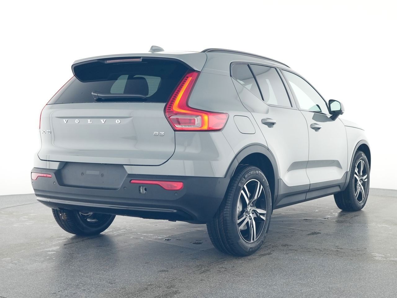 Fahrzeugabbildung Volvo XC 40 B3 Plus Dark | Standheizung | 360°