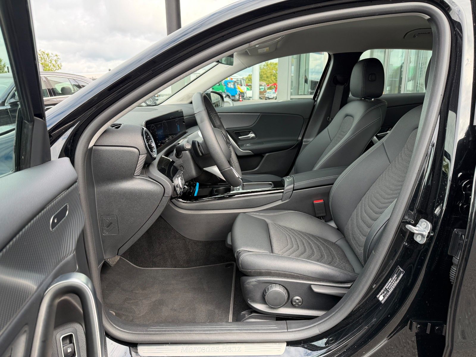 Fahrzeugabbildung Mercedes-Benz A 250 e Progressive AHK+R-Kamera+Carplay+WinterP
