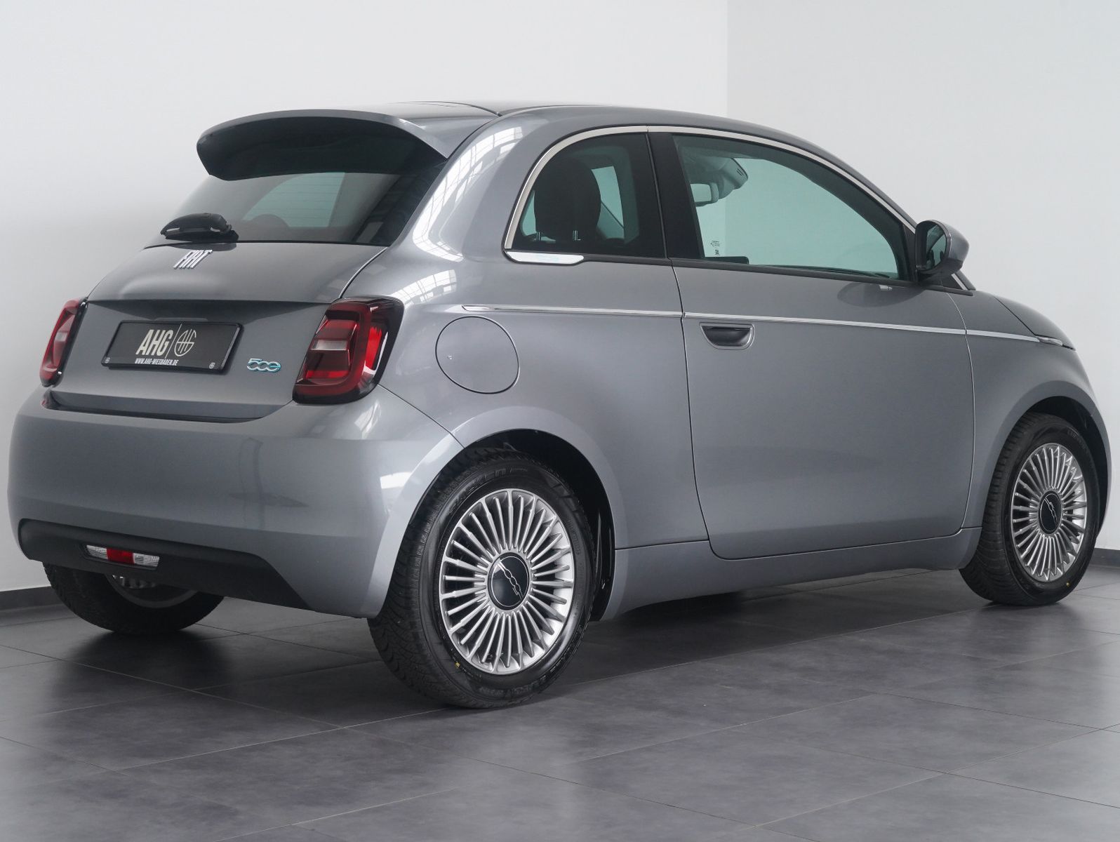 Fahrzeugabbildung Fiat 500e 87KW/42kWh/DC-LADEN/CARPLAY/DAB/SOH