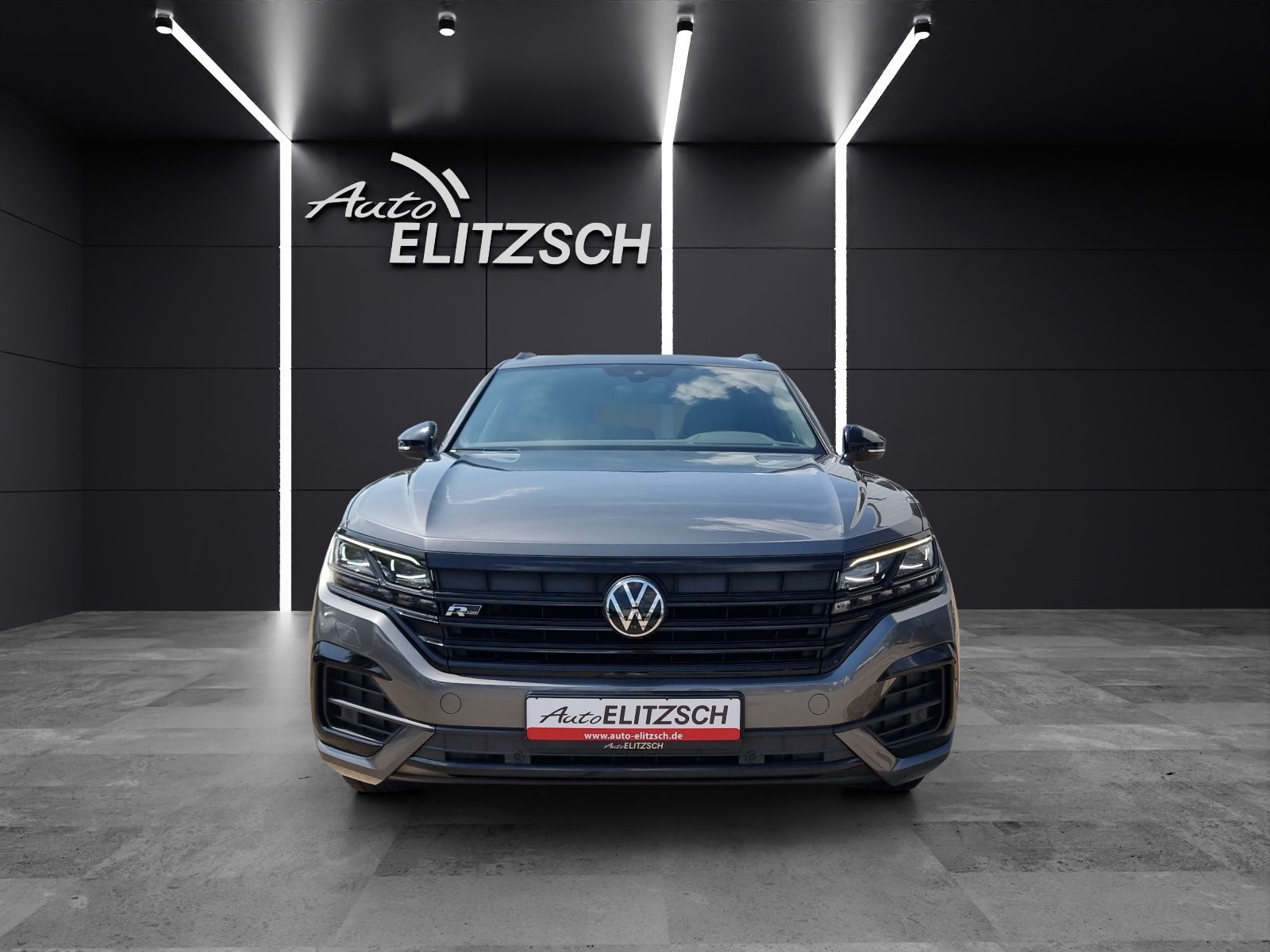 Fahrzeugabbildung Volkswagen Touareg TDI R-Line 4M Matrix STH Luft Pano RFK A
