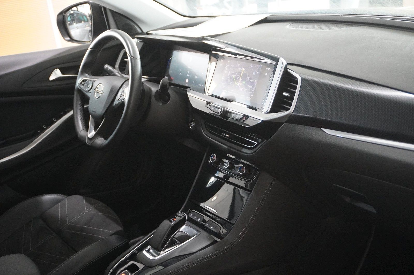 Fahrzeugabbildung Opel Grandland (X) ULTIMATE 4HYBRID NAVI/LED/SPORT/SH
