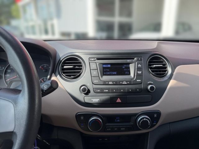 Fahrzeugabbildung Hyundai i10 Classic Soundsystem Klimaautom Allwetterreif