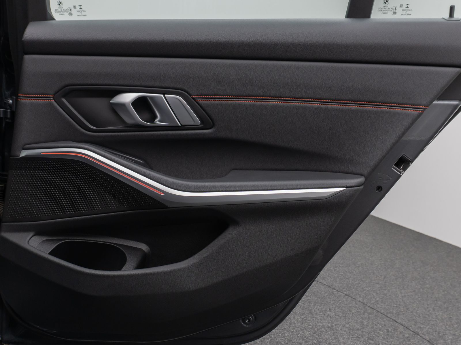 Fahrzeugabbildung BMW 320i Sport Line PDC Stop&go Standhzng Leder 18"