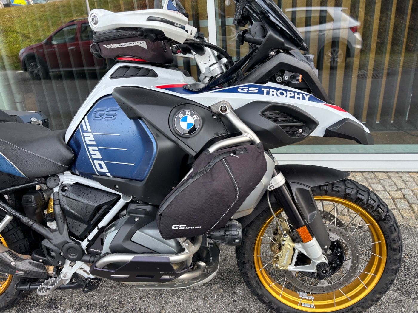 Fahrzeugabbildung BMW R 1250 GS Adventure Trophy mit Tieferlegung Alum