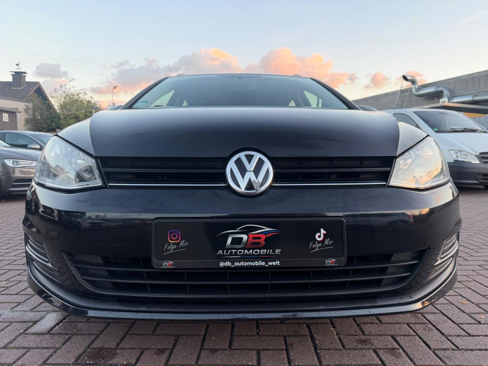 Volkswagen Golf 2015 — rear view