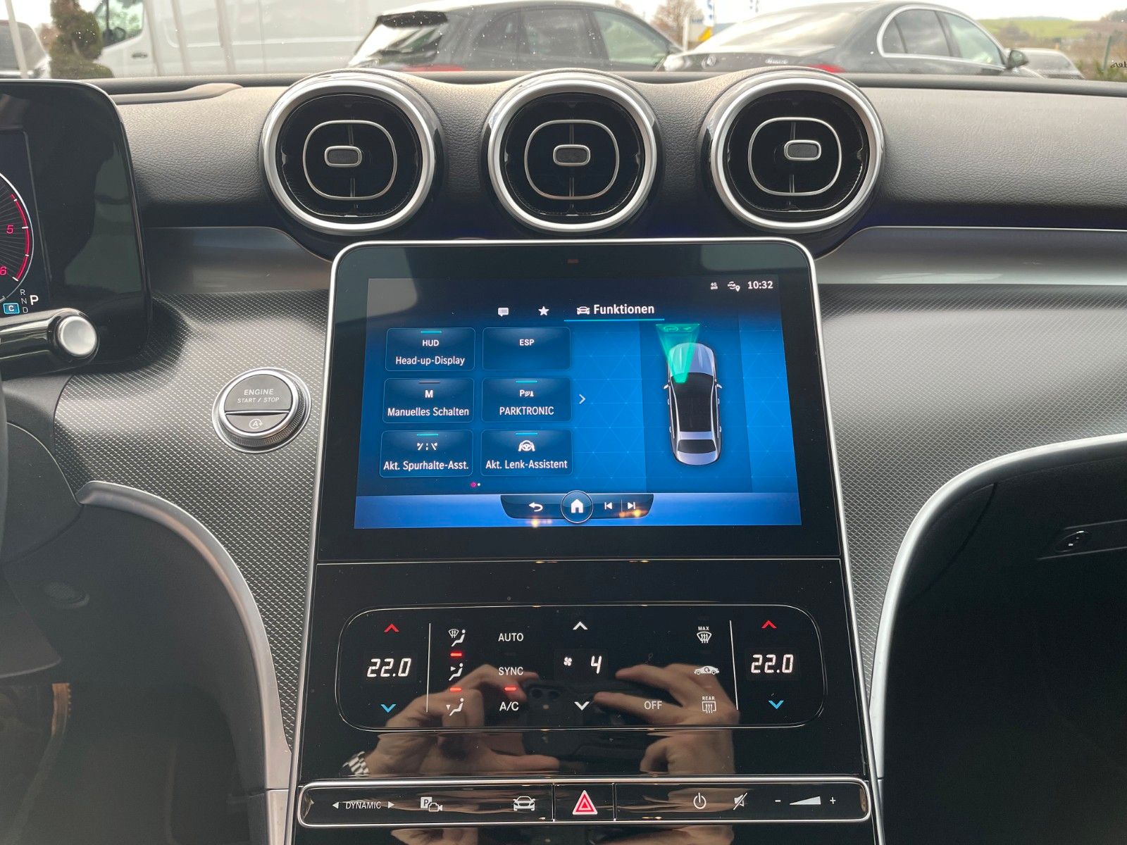 Fahrzeugabbildung Mercedes-Benz C 220 d AVANTGARDE AHK+HUD+DISTR+R-Kamera+Carpla