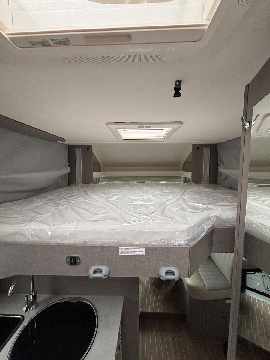 Fahrzeugabbildung Etrusco T 6900 SB Elek. Hubbett, Solaranlage 120W