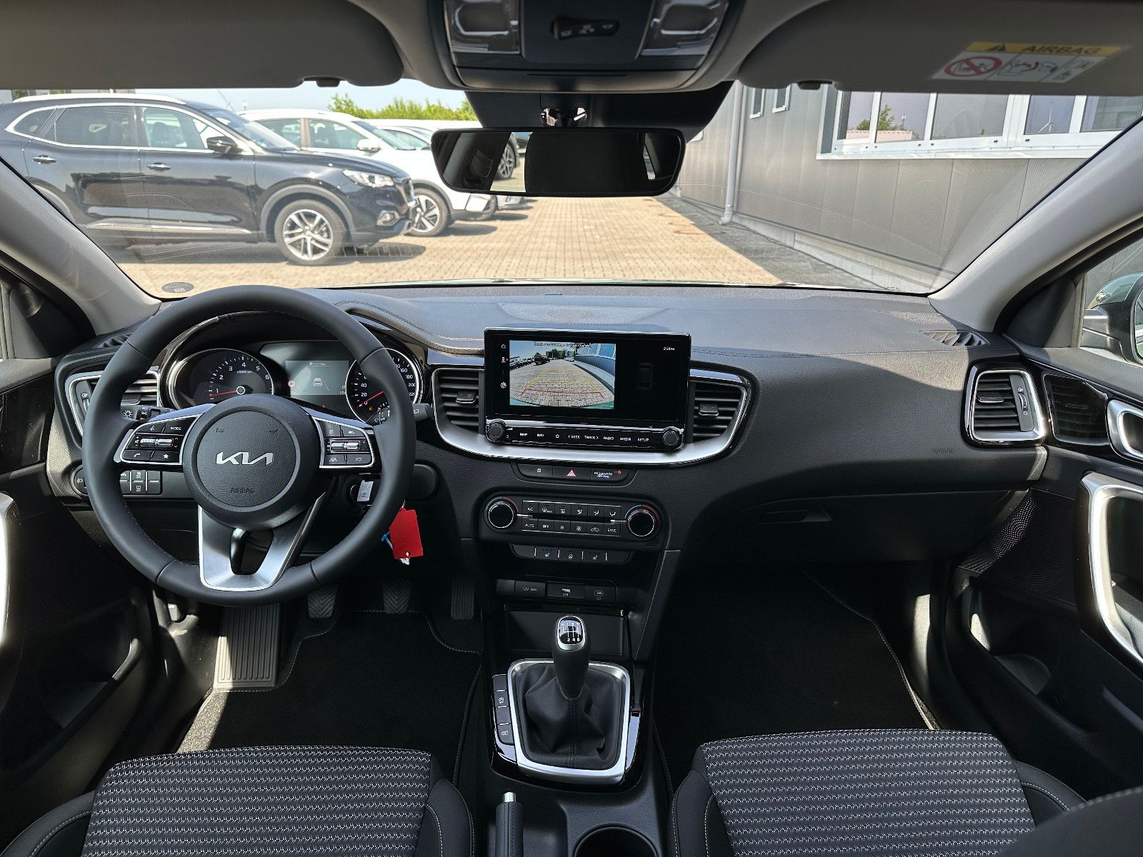 Fahrzeugabbildung Kia cee'd / Ceed  1.5 T-GDI MT VISION NAVI KOMF+