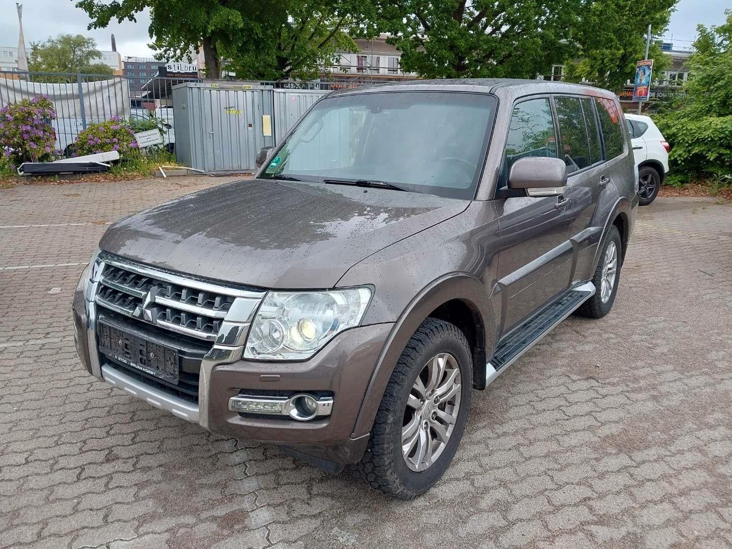 Mitsubishi Pajero 3.2 DI-D SUV-Star 7-Sitzer