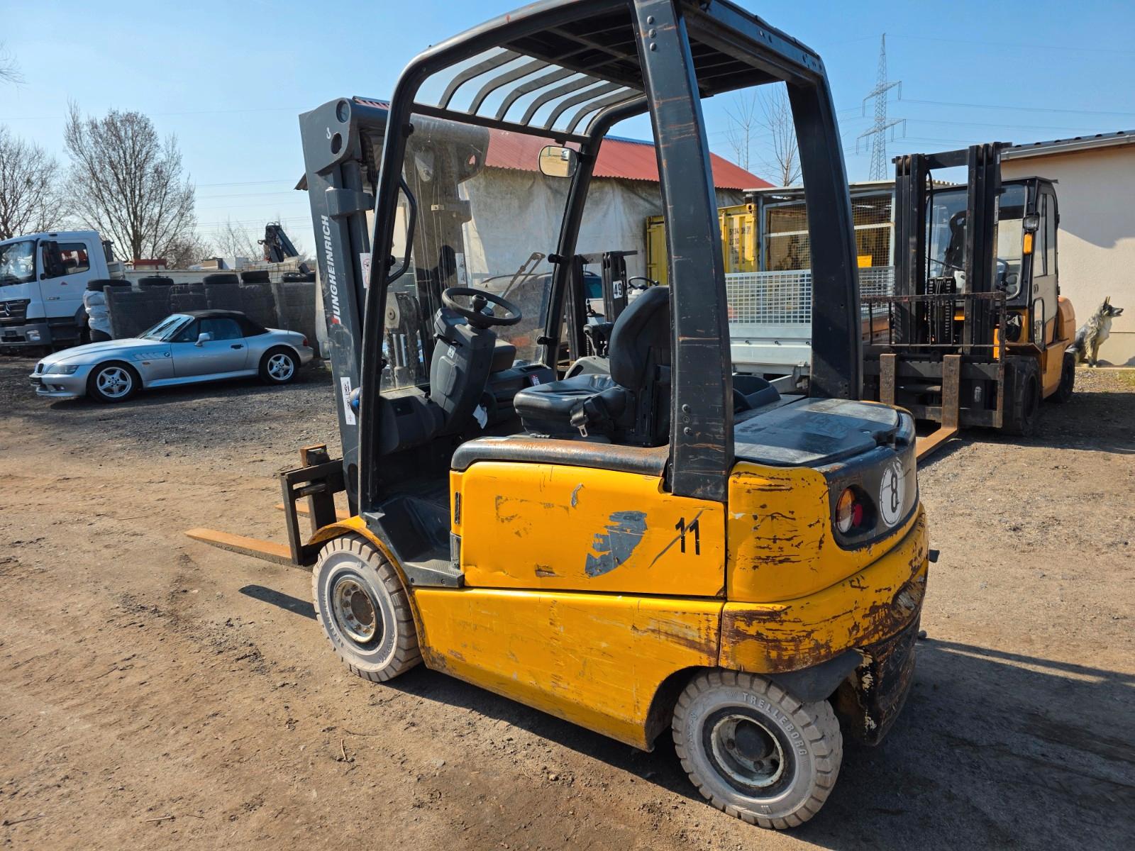 Jungheinrich Elektro  2.5 t Hubkraft, 80 Volt, 3 Masten